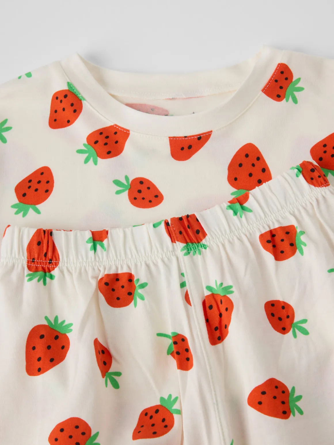 Kortärmad pyjamas jordgubbar